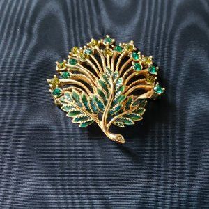 🍁Elegant Jade & Emerald Rhinestone on Enameled Gold Leaf Brooche.